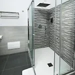 לינה וארוחת בוקר Elis 3*