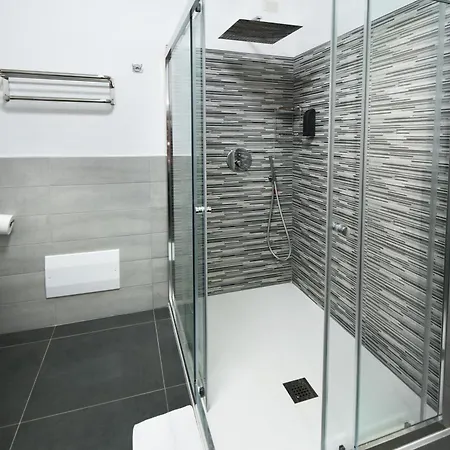 Alojamento de Acomodação e Pequeno-almoço Elis 4*